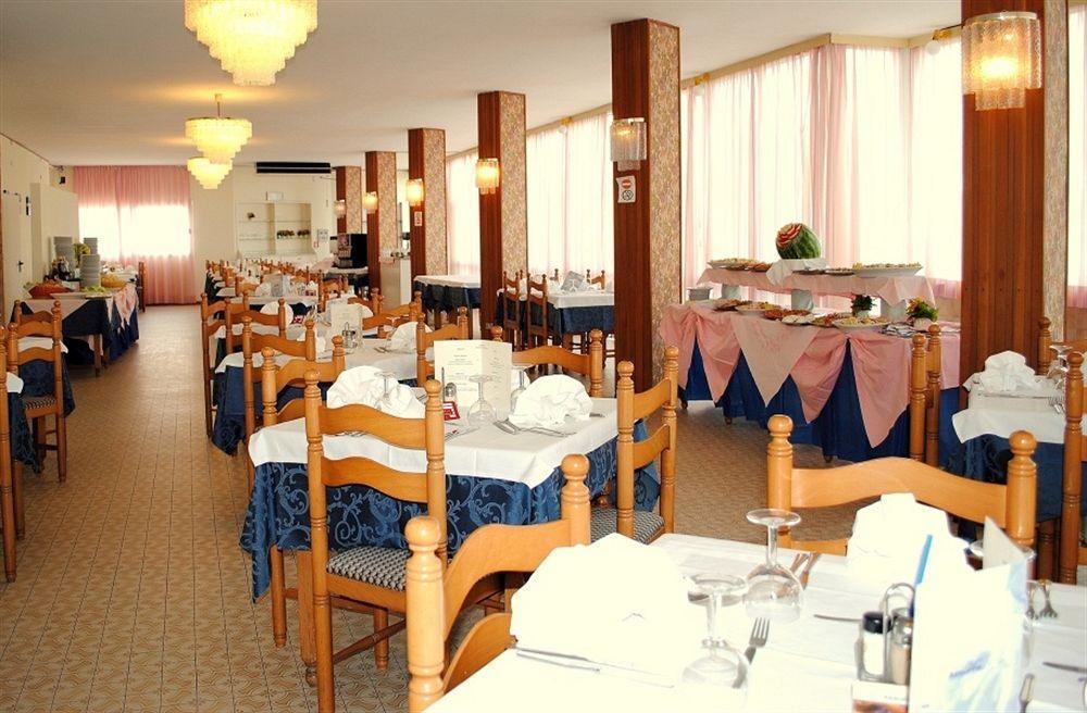 Hotel Marina Beach - Azzurro Club Rávena Exterior foto