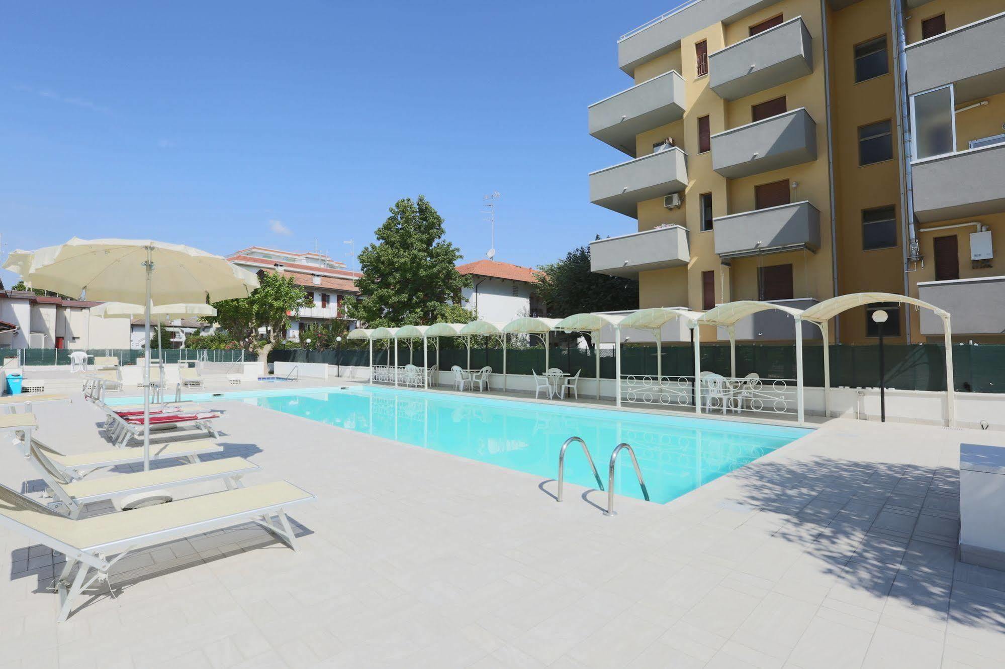 Hotel Marina Beach - Azzurro Club Rávena Exterior foto