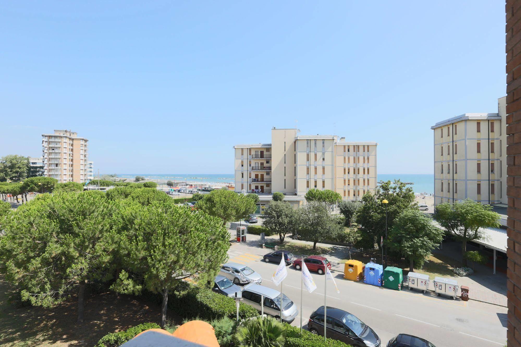 Hotel Marina Beach - Azzurro Club Rávena Exterior foto