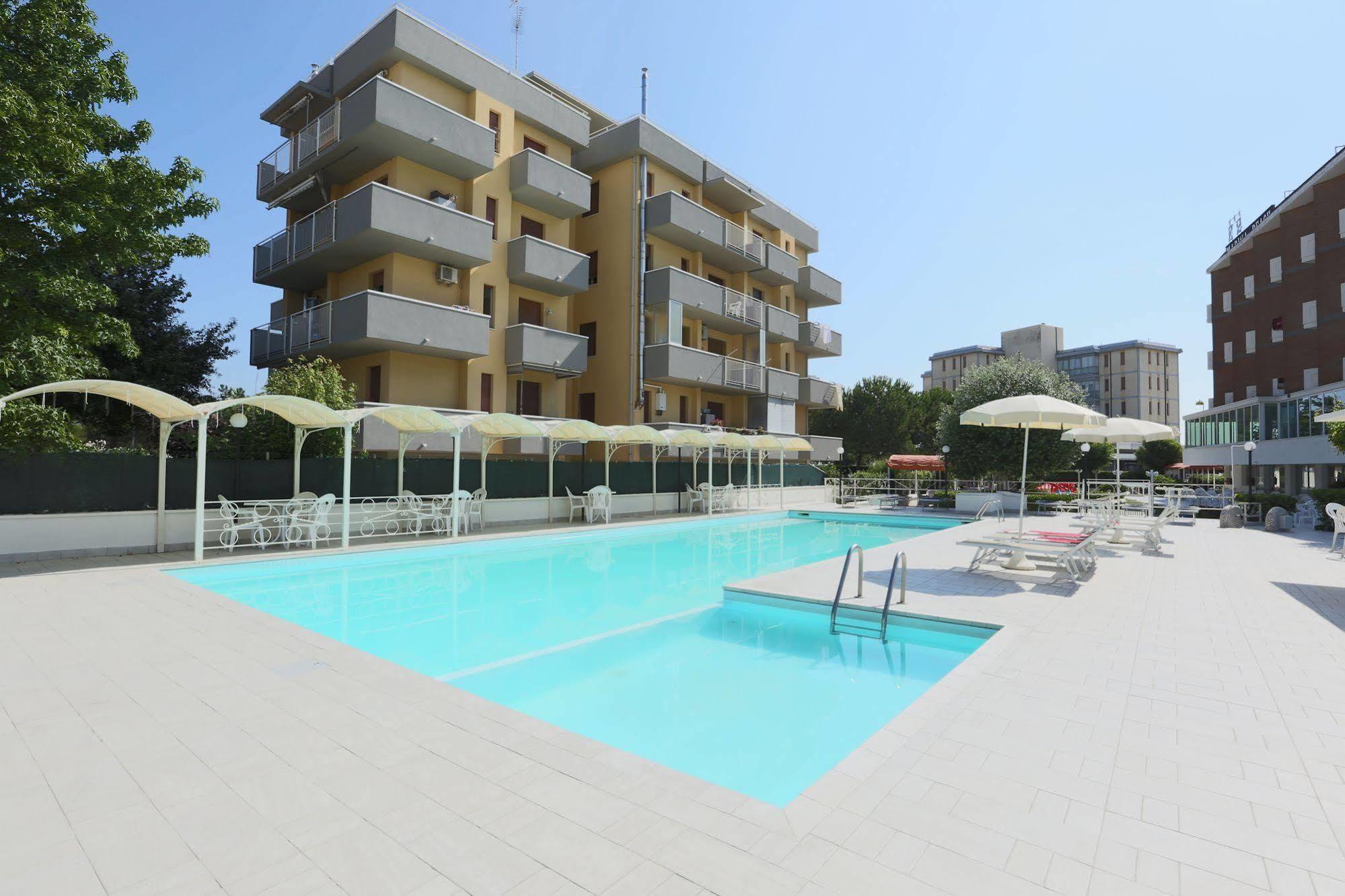 Hotel Marina Beach - Azzurro Club Rávena Exterior foto