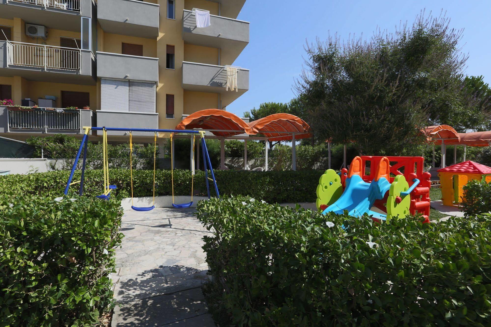 Hotel Marina Beach - Azzurro Club Rávena Exterior foto